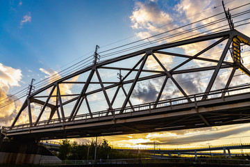 夕焼けの中の鉄橋