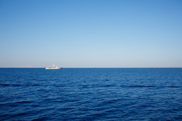 Photo of the red sea, bright sun