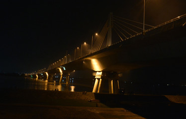 Fototapeta na wymiar the night beauty of bridge