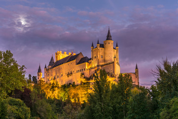 Fototapeta na wymiar The famous Alcázar de Segovia, one of the best preserved castles in Spain