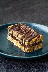 Raw Vegan and Sugar Free Oat Cake Slice with Peanut Butter and Bitter Chocolate / Homemade Gluten Free Paleo Snacks.