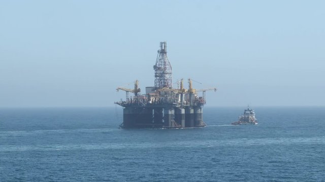 oil rig transportation at sea