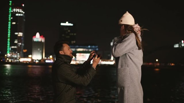 guy give a ring to his girlfriend gift marriage be my wife