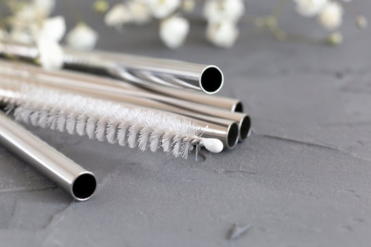 Reusable Metal Straws For The Drinks With A Cleaning Brush