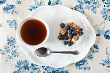 Obraz na płótnie Canvas Granola blueberries yogurt and tea for breakfast