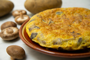 Shiitake and potatoes Spanish omelet