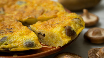 Shiitake and potatoes Spanish omelet