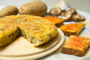 Shiitake and potatoes Spanish omelet