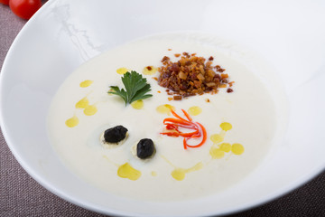 White thick creamy soup