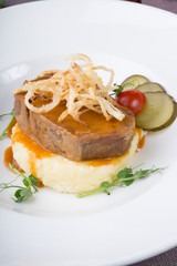 Beef with mashed potatoes