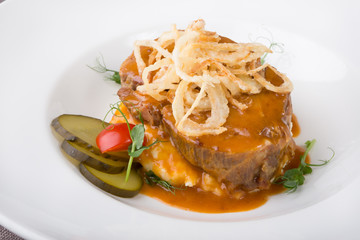 Beef with mashed potatoes