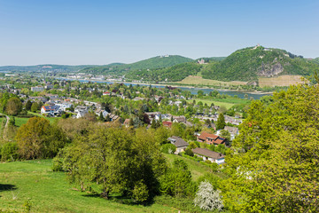 Fototapeta na wymiar Blick zum Siebengebirge im Frühling 2020; Deutschland