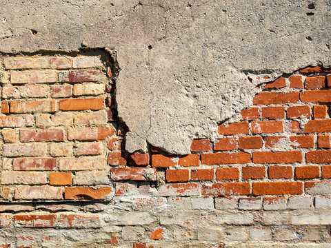 Bausch&auml;den an einer Hauswand