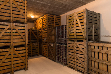 Stockage de palette de vin en cave avant livraison