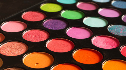 Paleta de sombras de maquillaje profesional