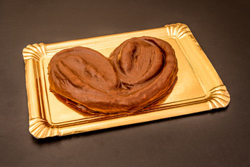 Chocolate palm tree on golden tray