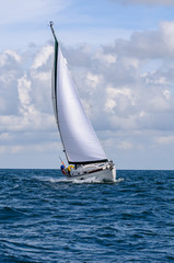 Naklejka premium Sailing yacht at sea