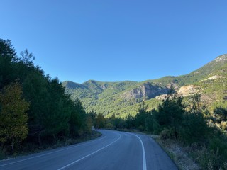Naklejka premium road in mountains