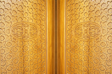 Details of Islamic ornaments on the cabinet door.          
