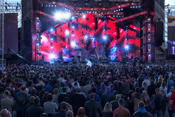 Fototapeta na wymiar silhouettes of concert crowd in front of bright stage lights.