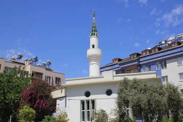 Obraz premium Milas, Mugla, Turkey: July 14 2016 - White mosque in city center of Milas