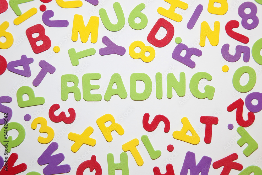 Fototapete word - reading - and seamless pattern with letters of the alphabet and numbers in random order on a 
