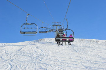 Fototapeta Wyciąg narciarski w alpach obraz