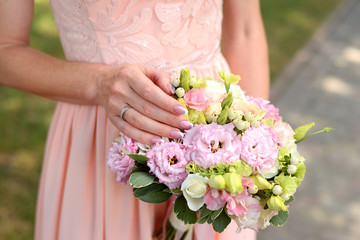 bride holding a bouquet of flowers