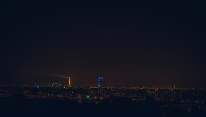 Tour Eiffel la nuit à paris