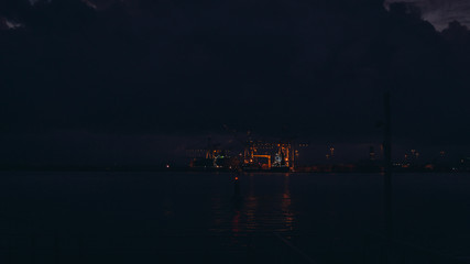 Fototapeta premium Grue illuminée en Guedeloupe
