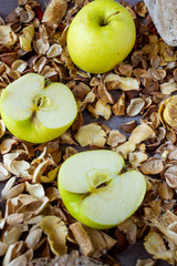 manzana fresca y natural cortada en trozos
