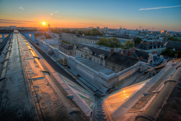 Naklejka premium vue aérienne des toits de la vielle ville de Nantes en France au lever du soleil