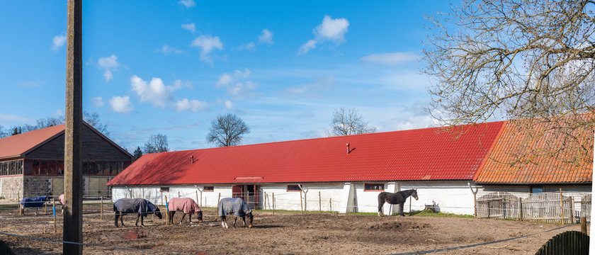 red barn in the countryside