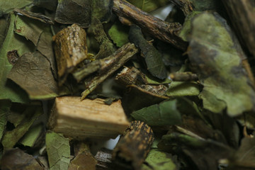 Chá-verde é um tipo de chá feito a partir da infusão da planta Camellia sinensis. É chamado de verde porque as folhas da erva sofrem pouca oxidação durante o processamento.