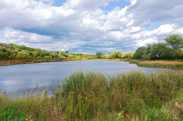 Fototapeta na wymiar Hogback ridge pond scenic in bloomington refuge