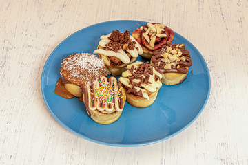 mini cinnamon rolls with chocolate