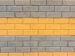 Obraz premium Pared de blocks tipo ladrillo con franja de color amarillo