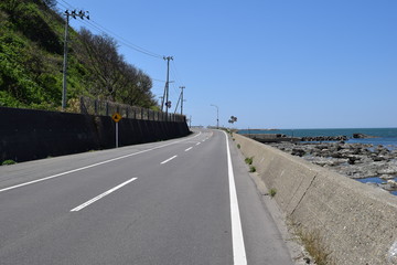 海辺の道路