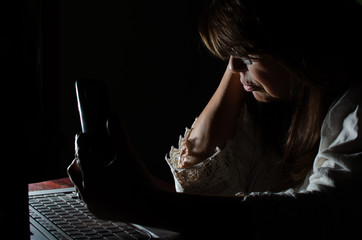 Mujer Home office en tiempo de aislamiento por covd19