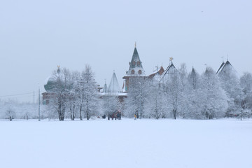 Fototapeta na wymiar Palace of Tsar Alexei Mikhailovich in the Kolomenskoye estate after a snowfall, Russia, Moscow