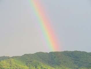 日本の田舎の風景　7月　虹と曇り空