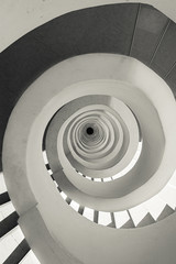 spiral stairs to black and white
