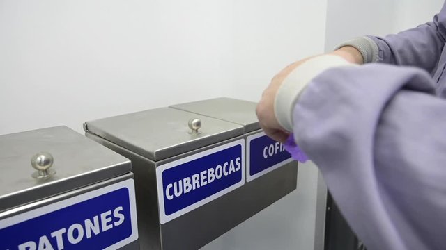 Uso de cofia para entrar a zona segura, protecci&oacute;n para el cabello