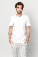 Fototapeta premium Man wearing white blank t-shirt