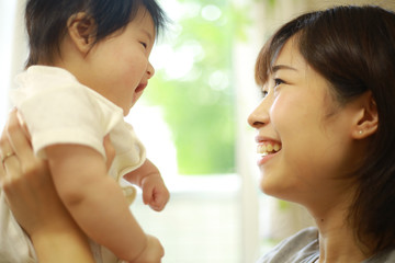 笑顔の親子