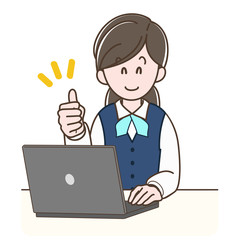 パソコンの前でグッドサインをする制服の女性