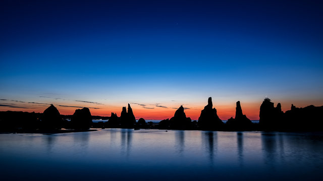 日本、和歌山、那智、夜明けの絶景　橋杭岩