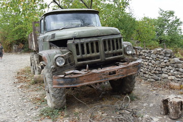 Alter rostiger Milit&auml;r-LKW aus Sovietzeiten