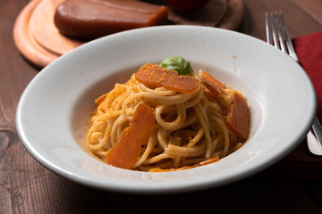Spaghetti conditi con bottarga di muggine, tipica Cucina Sarda 