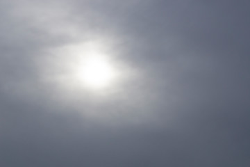 Fototapeta premium Sonne am dunklen Himmel, Nordfriesland, Schleswig-Holstein, Deutschland, Europa